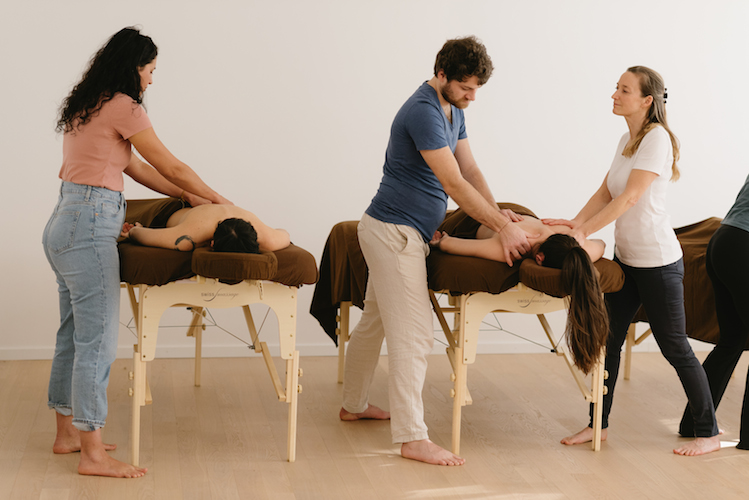 Nadine correction élève massage nuque épaules